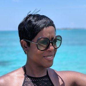 Meet your Posher, Latonya